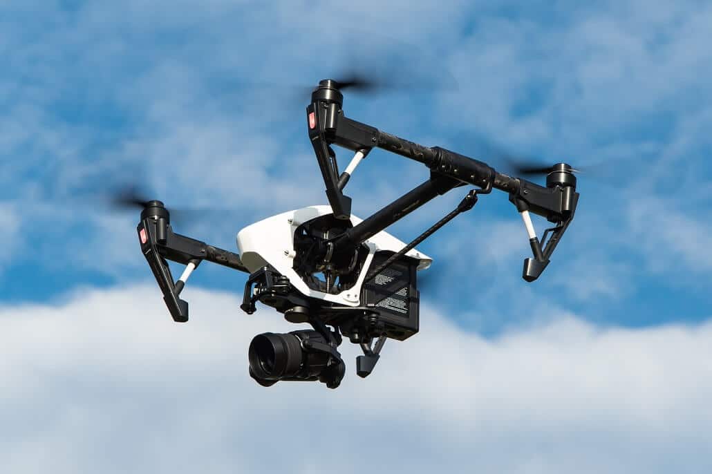 Eine Live-Streaming-Drohne in der Luft.