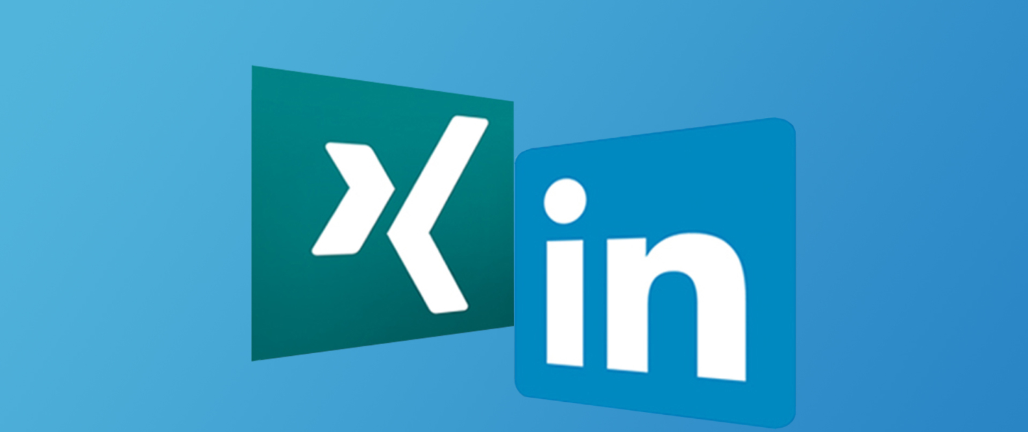 Xing und LinkedIn Logos auf Blauem Hintergrund