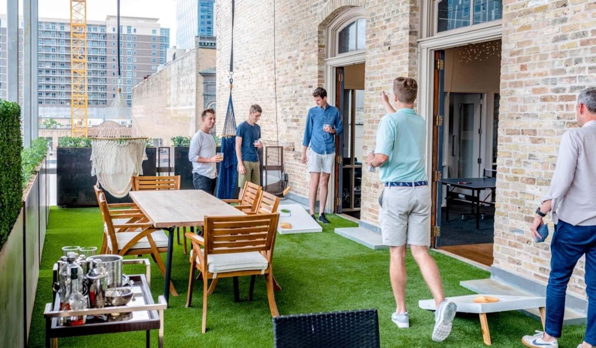 Erfolgreiches Employer Branding auf LinkedIn und Xing. Titelbild.