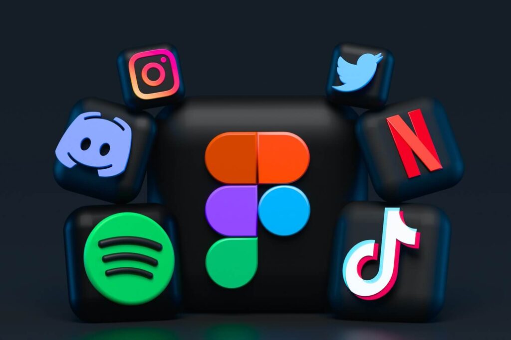 Podcast erstellen: Social Media als gute Möglichkeit, den Podcast zu bewerben und die Reichweite zu erhöhen.