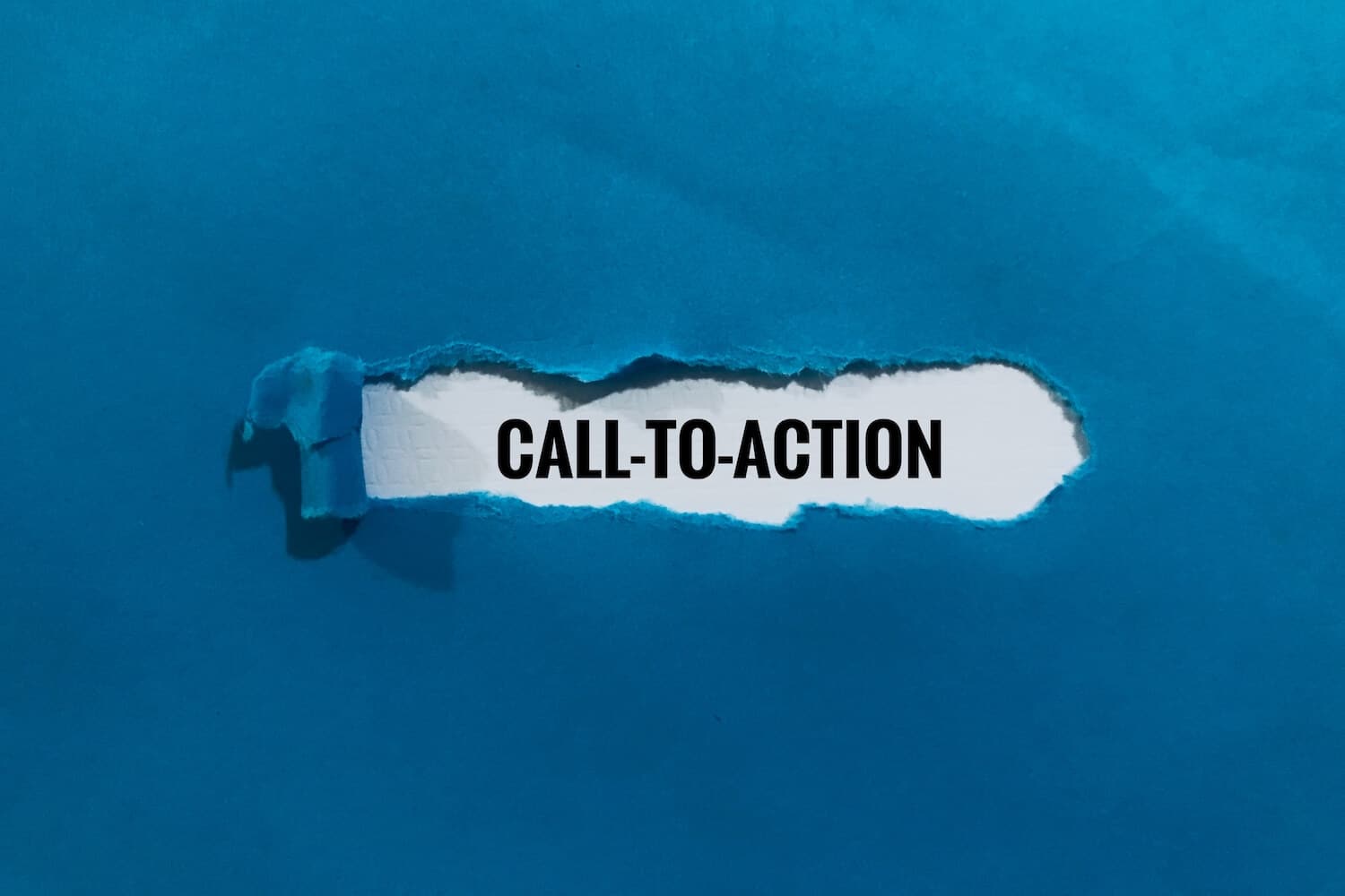 Der Schriftzug "Call-to-Action" auf einem blauen Hintergrund.