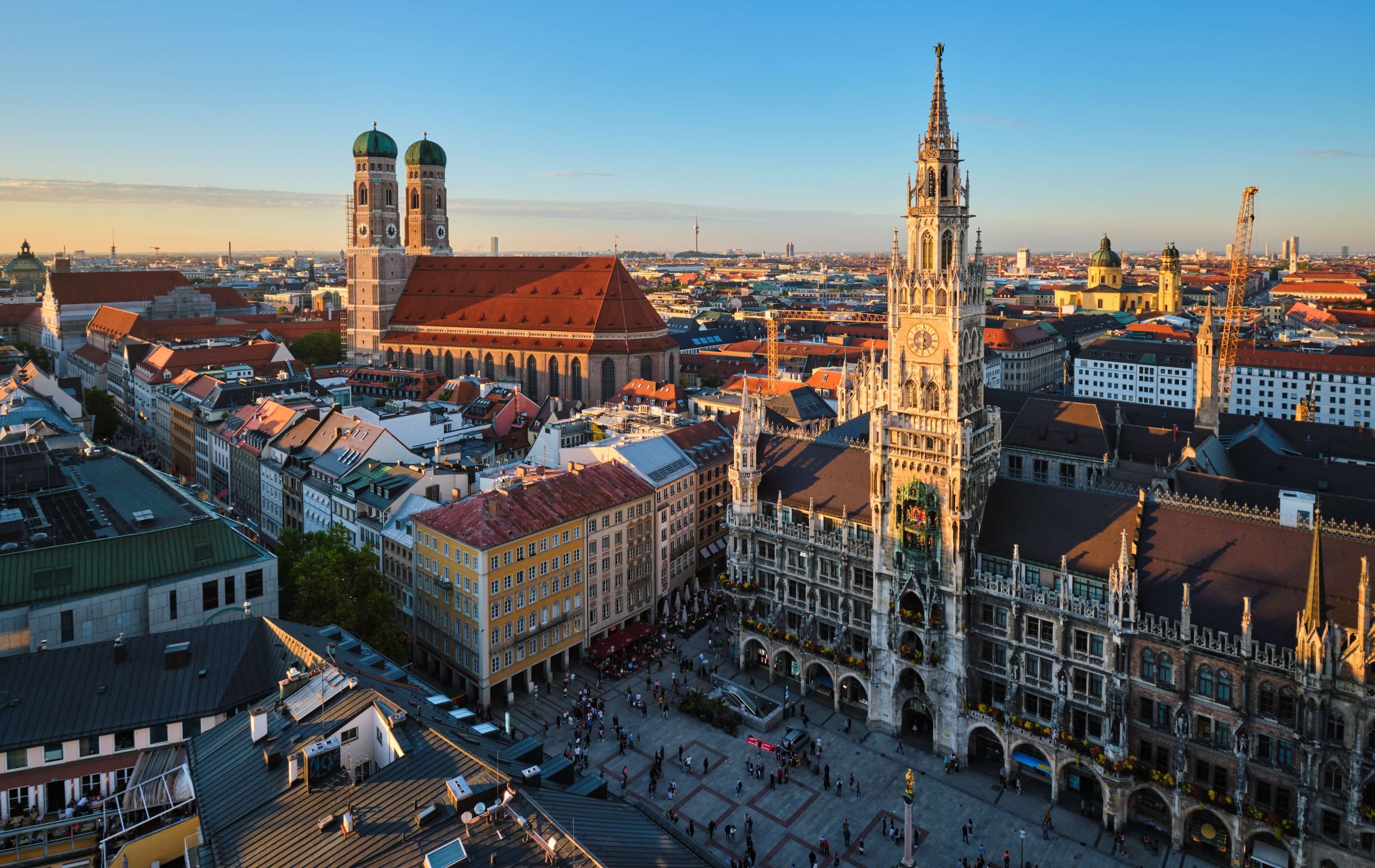 Eine Luftaufnahme von der Münchner Innenstadt für die Filmproduktion muthmedia.