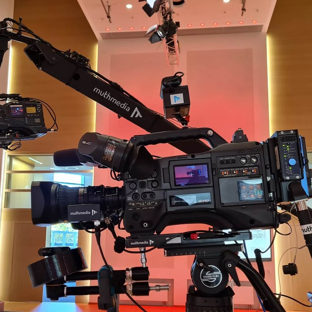 Mehrere Kameras, die bei virtuellen Events der Agentur muthmedia zum Einsatz kommen.