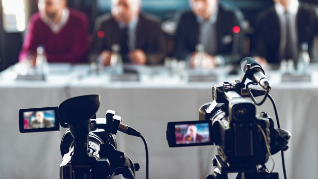 Livestream aufnehmen bei einer Pressekonferenz