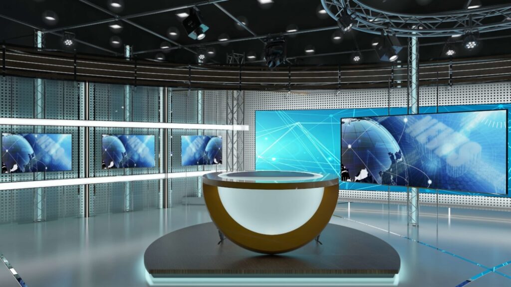Professionelles Livestream Studio mit Monitoren und Pult